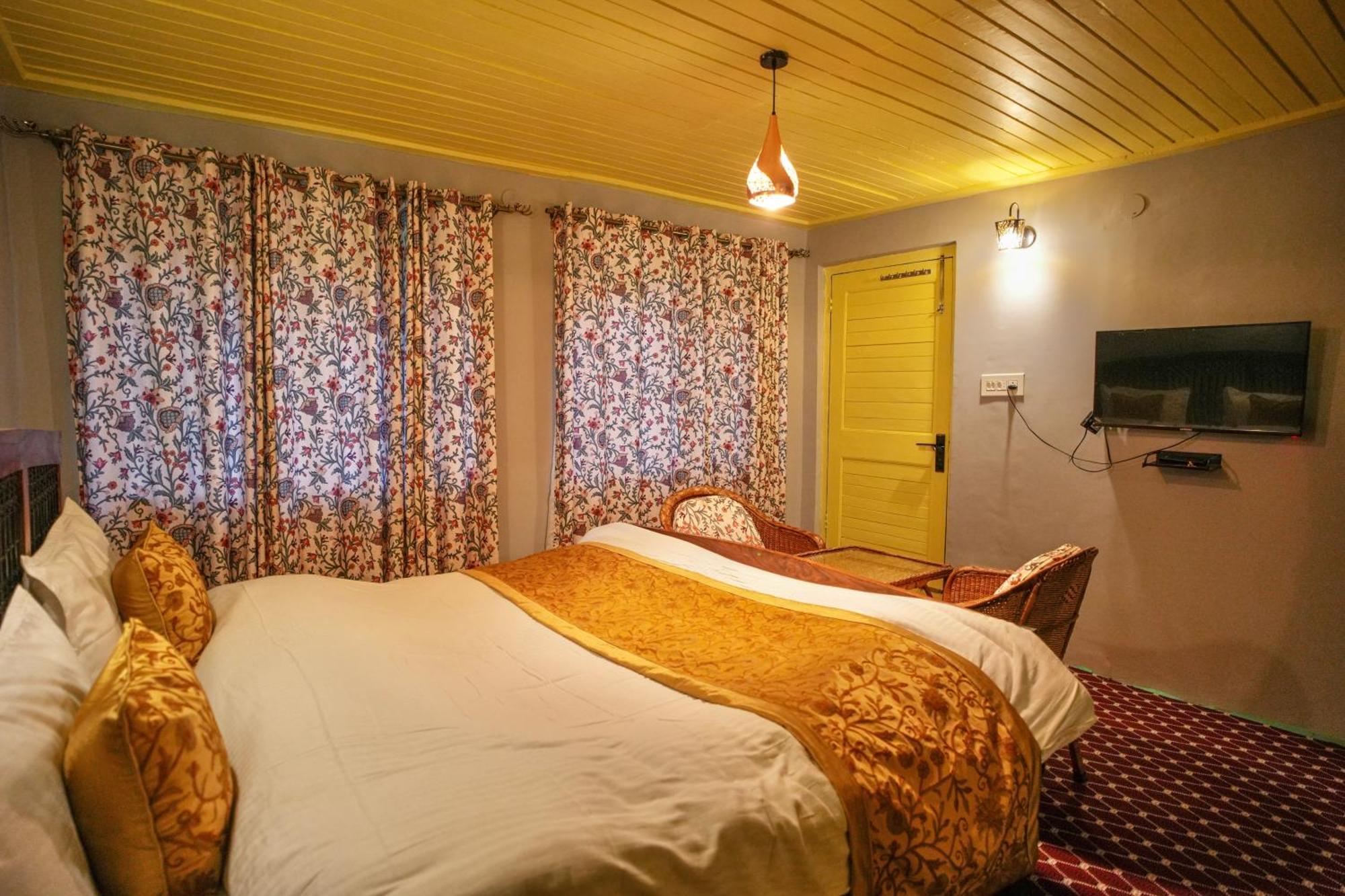 Hotel Little Silver Pahalgam Luaran gambar